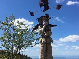 Der "Wetterbohrer", eine Skulptur von Holzbildhauer Rees