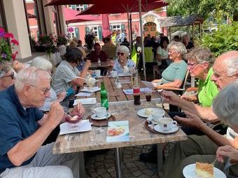 Dann gabs in Lenzkirch noch Kaffee und Kuchen. Vielen Dank an Christel und Andrea für die historisch schöne Wanderung.
