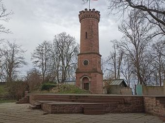 Der Tullaturm auf dem Breisacher Münsterberg.